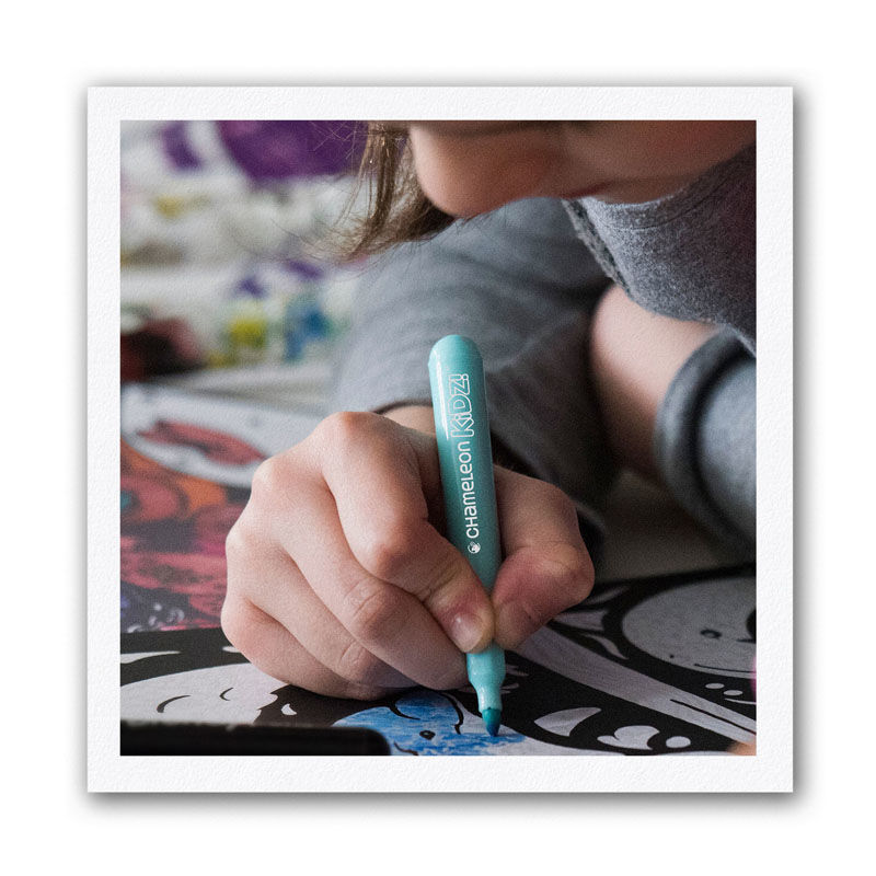 Chameleon Kidz Blend & Spray Creativity Kit (12 Markers & Airbrush)