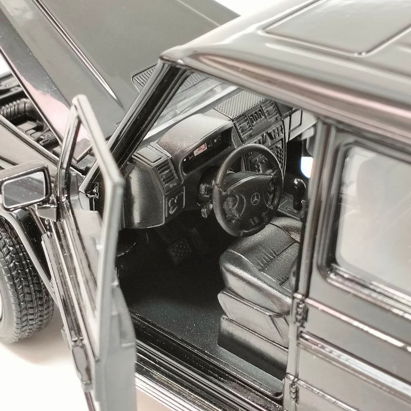 Diecast 1:24 Scale Mercedes-Benz G-Class SUV