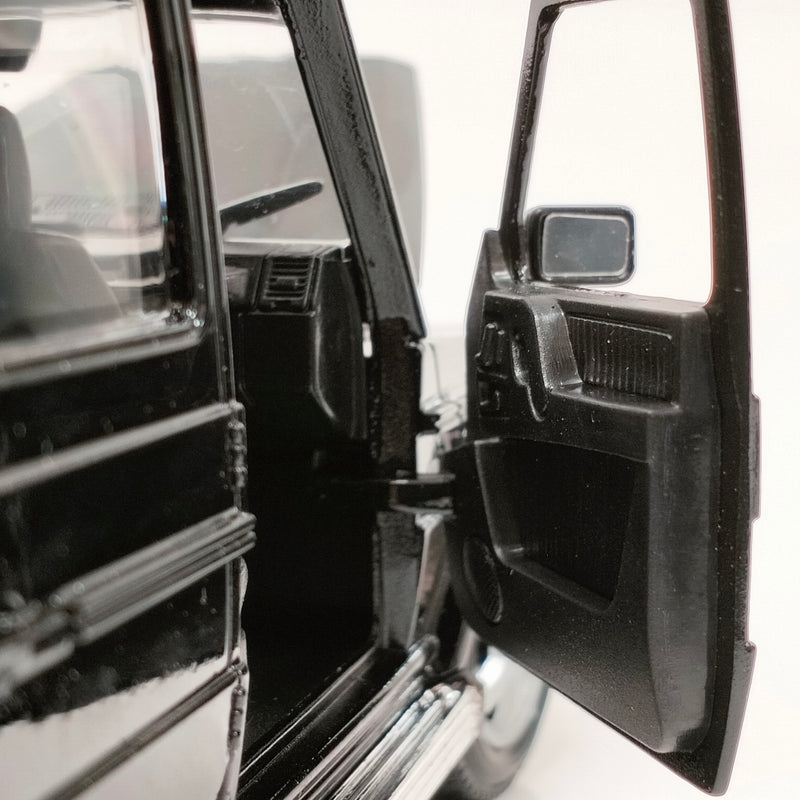Diecast 1:24 Scale Mercedes-Benz G-Class SUV