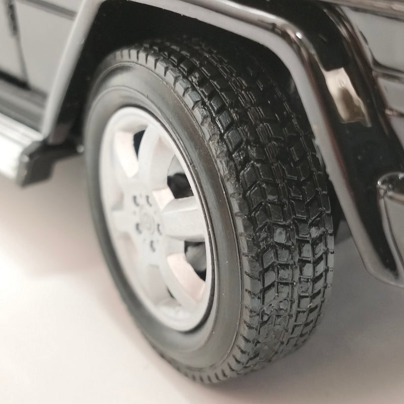 Diecast 1:24 Scale Mercedes-Benz G-Class SUV
