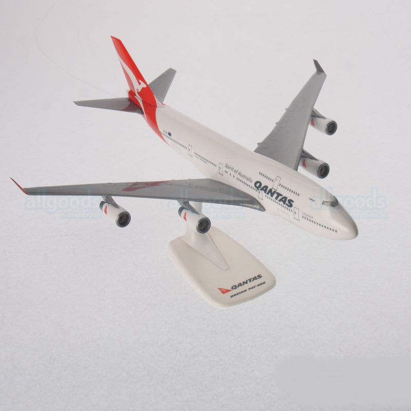 Qantas Boeing 747-400 Jumbo Jet VH-OJA 1:250 Plastic Model Replica 747 Aircraft