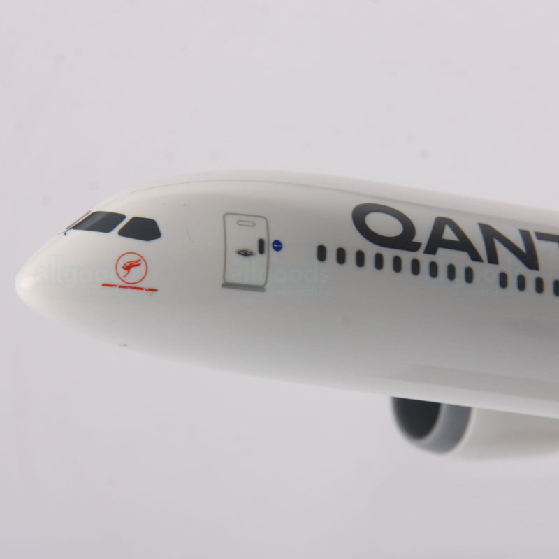 Qantas Boeing 787-9 Dreamliner 1:200 Scale VH-ZNA 787 Plastic Model Pl